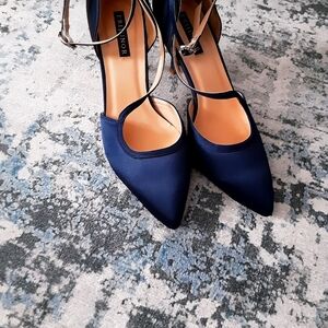 Elegant Blue Pointed-Toe Heels  Size 8